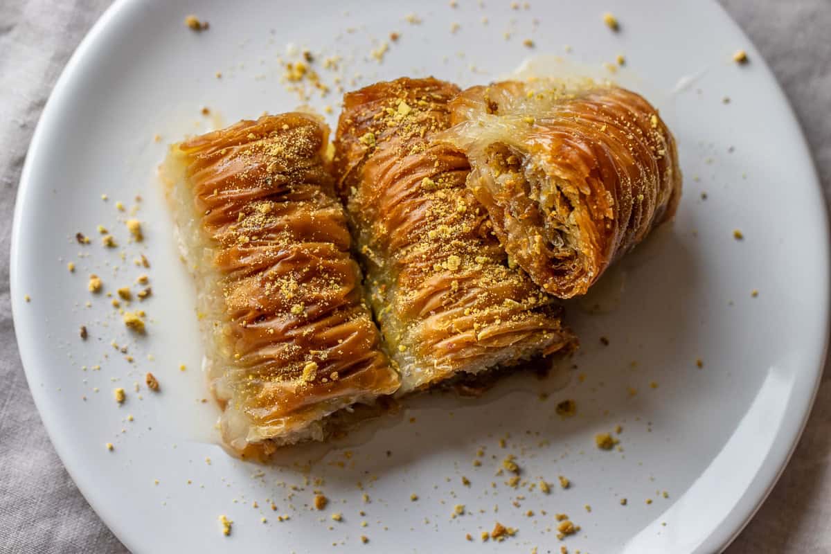 3 pieces of baklava rolls - saragli dessert