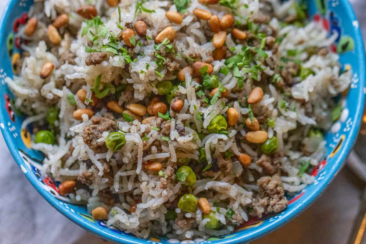 a bowl of hashweh rice