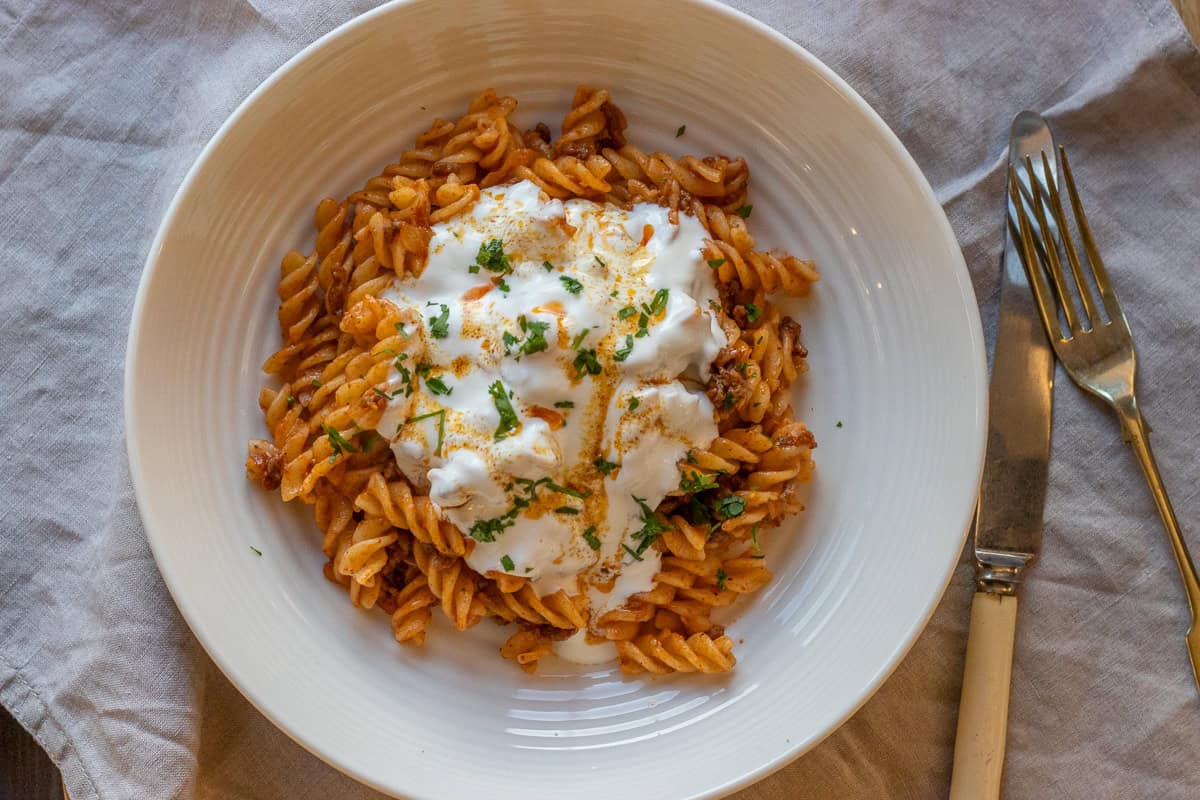 kiymali makarna served with yogurt