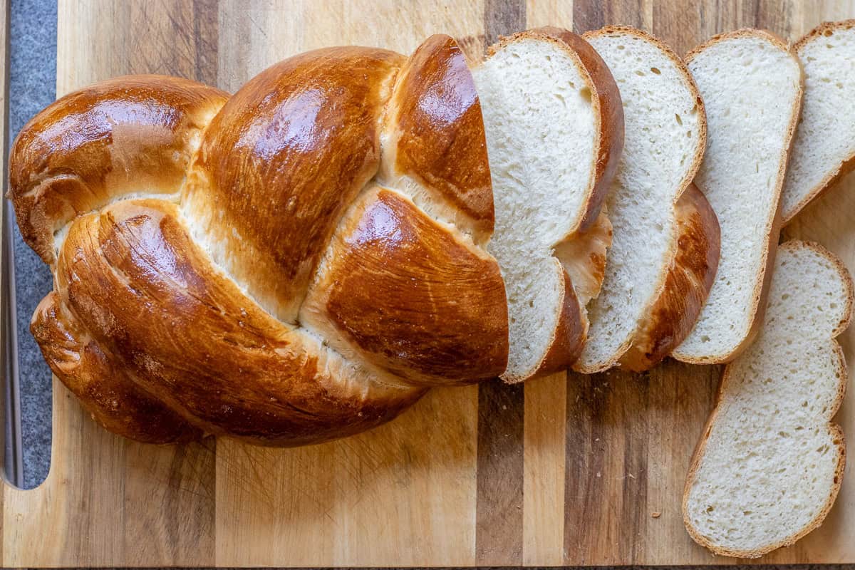 slicing the butterzopf after totally cooling it down