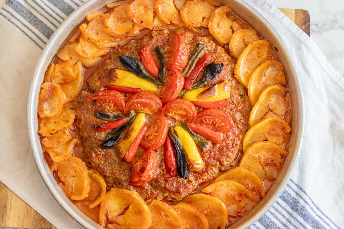 patatesli tepsi kebabi is baked until the potatoes are slightly browned