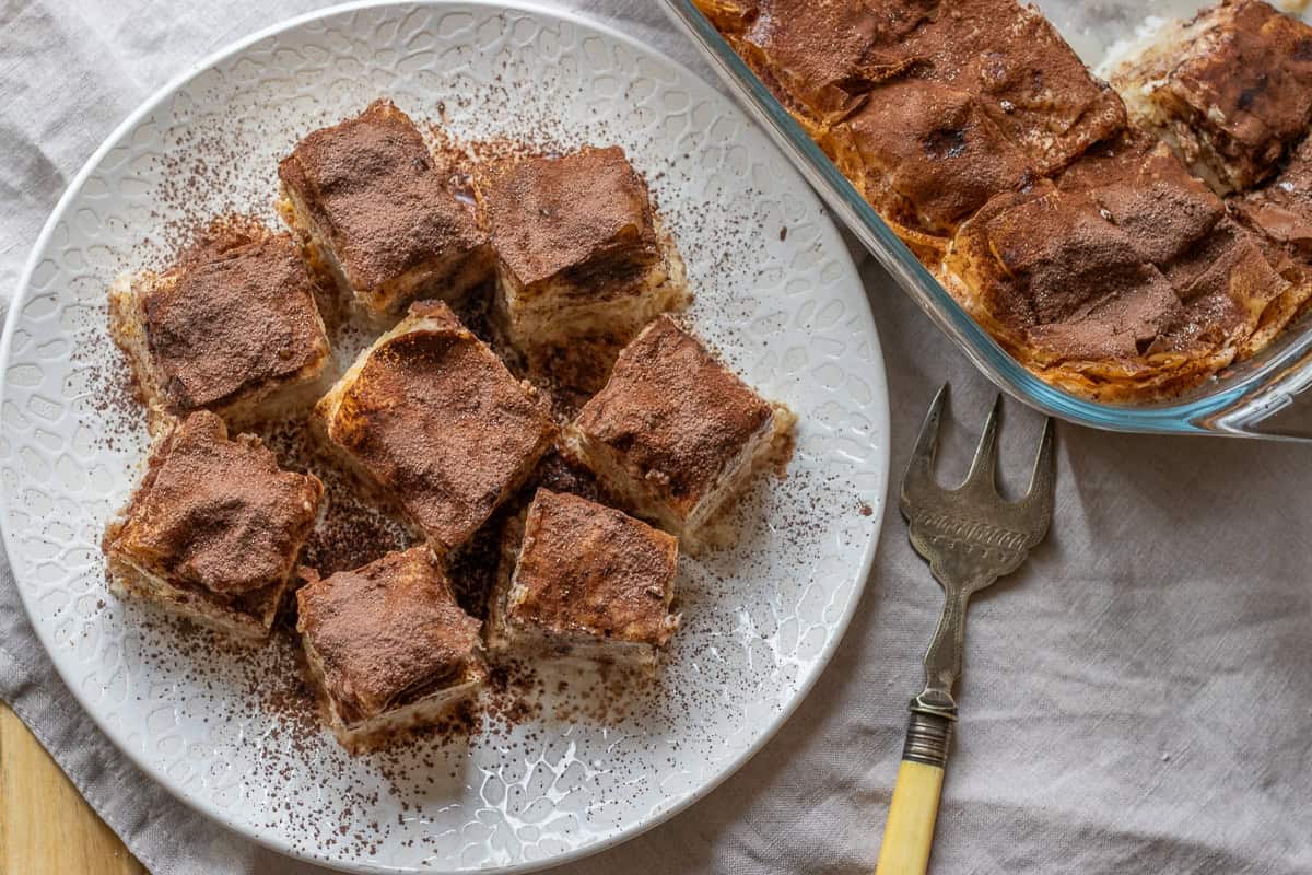 8 pieces of soguk baklava on a plate