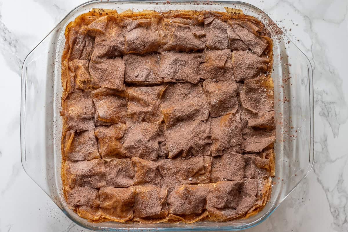 soguk baklava is sprinkled with cacao powder