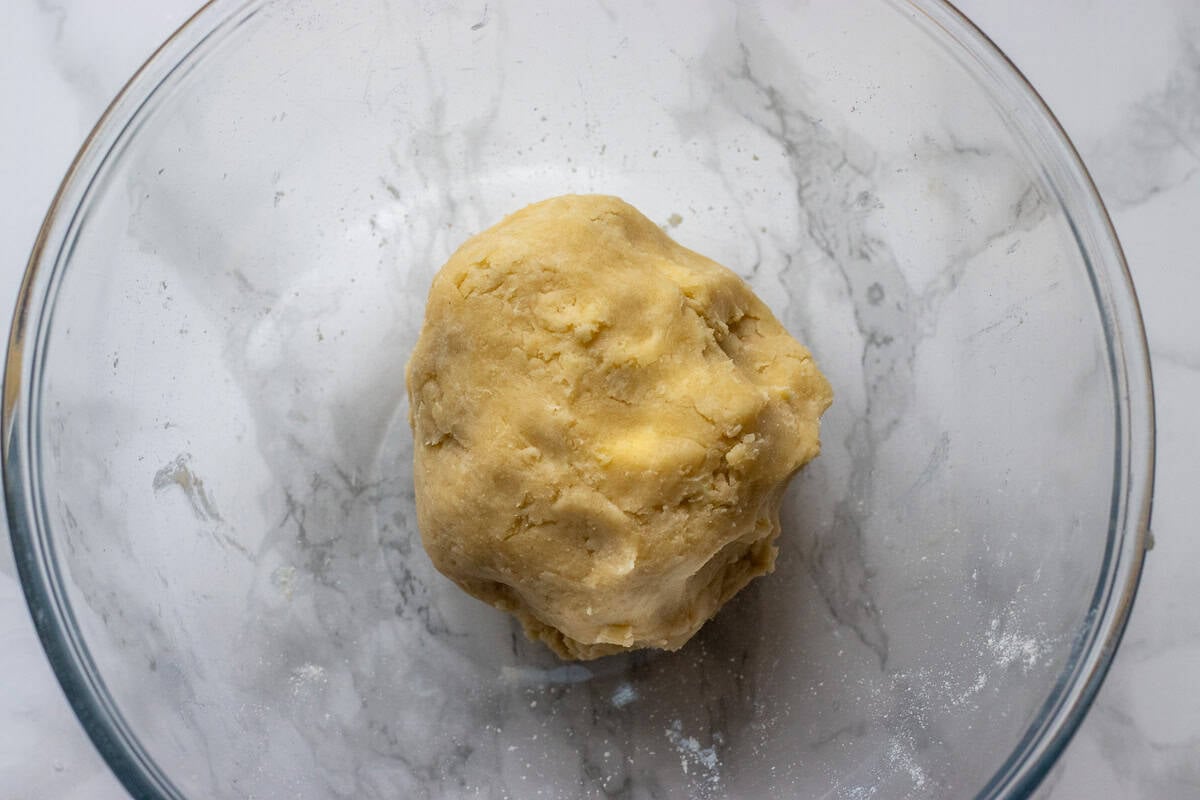 shortcrust pastry turned into a ball