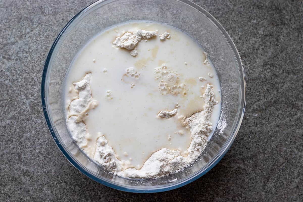 wet ingredients are added to dry ingredients for making pisi dough