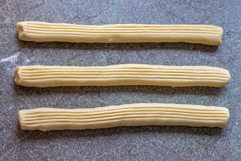 ropes are cut into 10 equal cookies